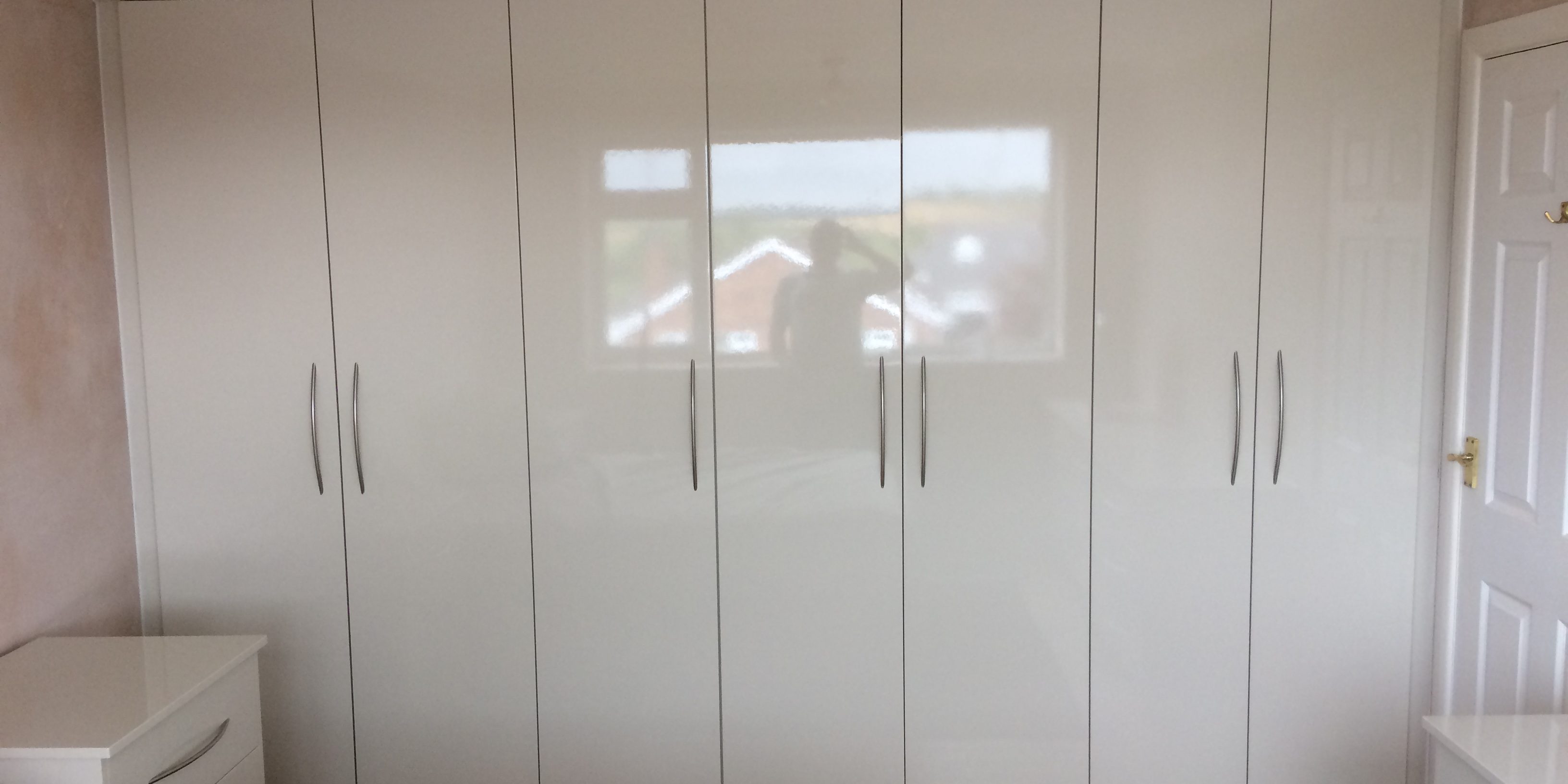 Bedroom High Gloss Cream 1 RF Installations Chesterfield Bedroom   IMG 2090 3264x1632 